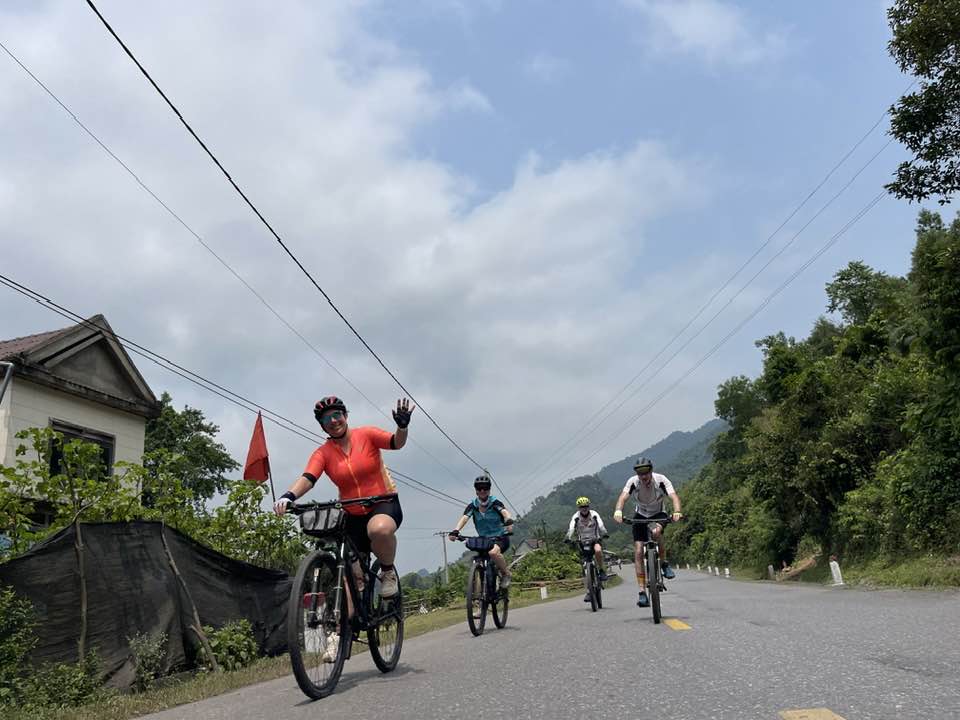 Cross-Country Cycling Vietnam: An Epic Journey Through Vietnam’s Stunning Landscapes